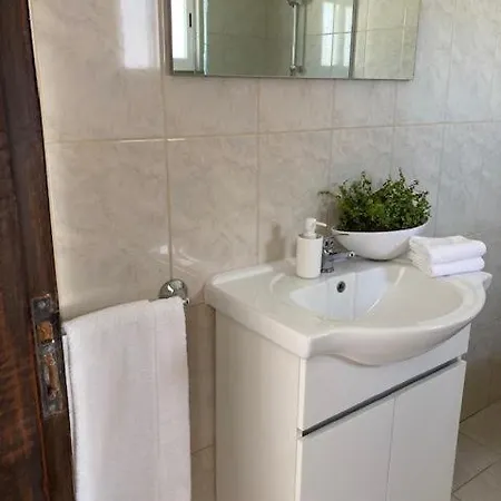 Typical Tm Flat With A Terrace And Sea View In Vsr Apartamento Porches (Algarve)